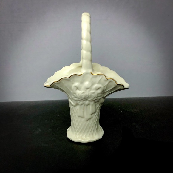 Small Vintage White Basket Porcelain W/Roses - Picture 3 of 7